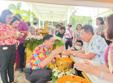 รดน้ำขอพรผู้ว่าราชการจังหวัดระยอง พารามิเตอร์รูปภาพ 1