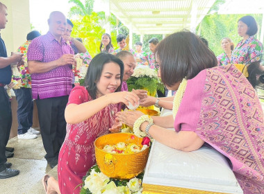 รดน้ำขอพรผู้ว่าราชการจังหวัดระยอง พารามิเตอร์รูปภาพ 5